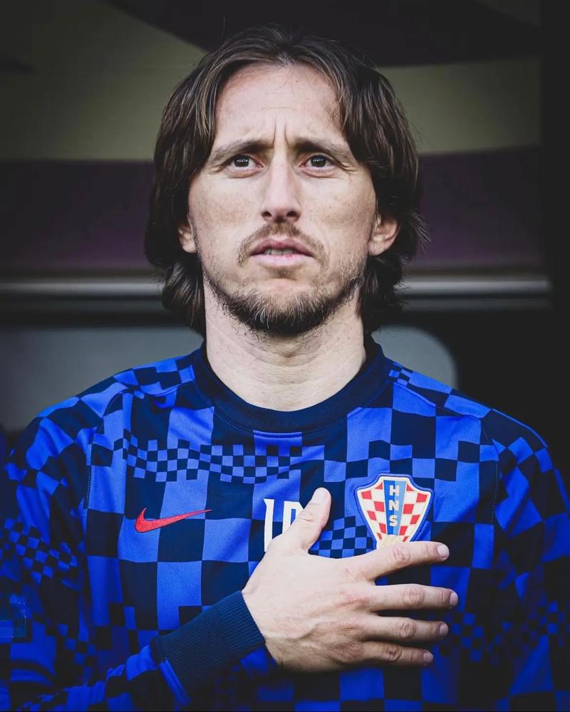 费城费城人强打哈珀在 2022 季后赛屡次击出再见安打，获封“费城英雄”