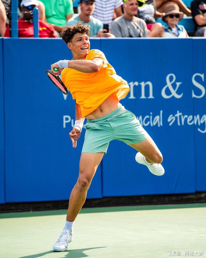 围和年轻球 围和年轻球